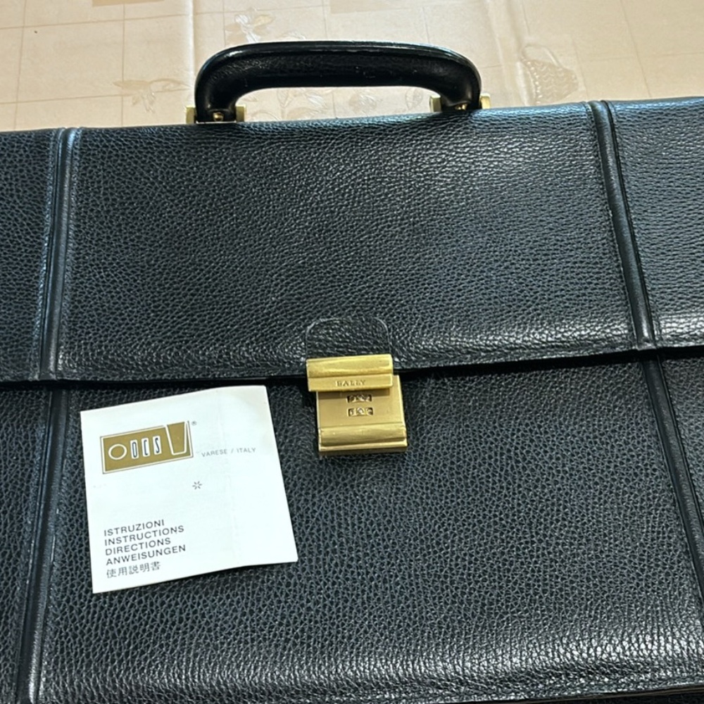 Leather interlocking briefcase